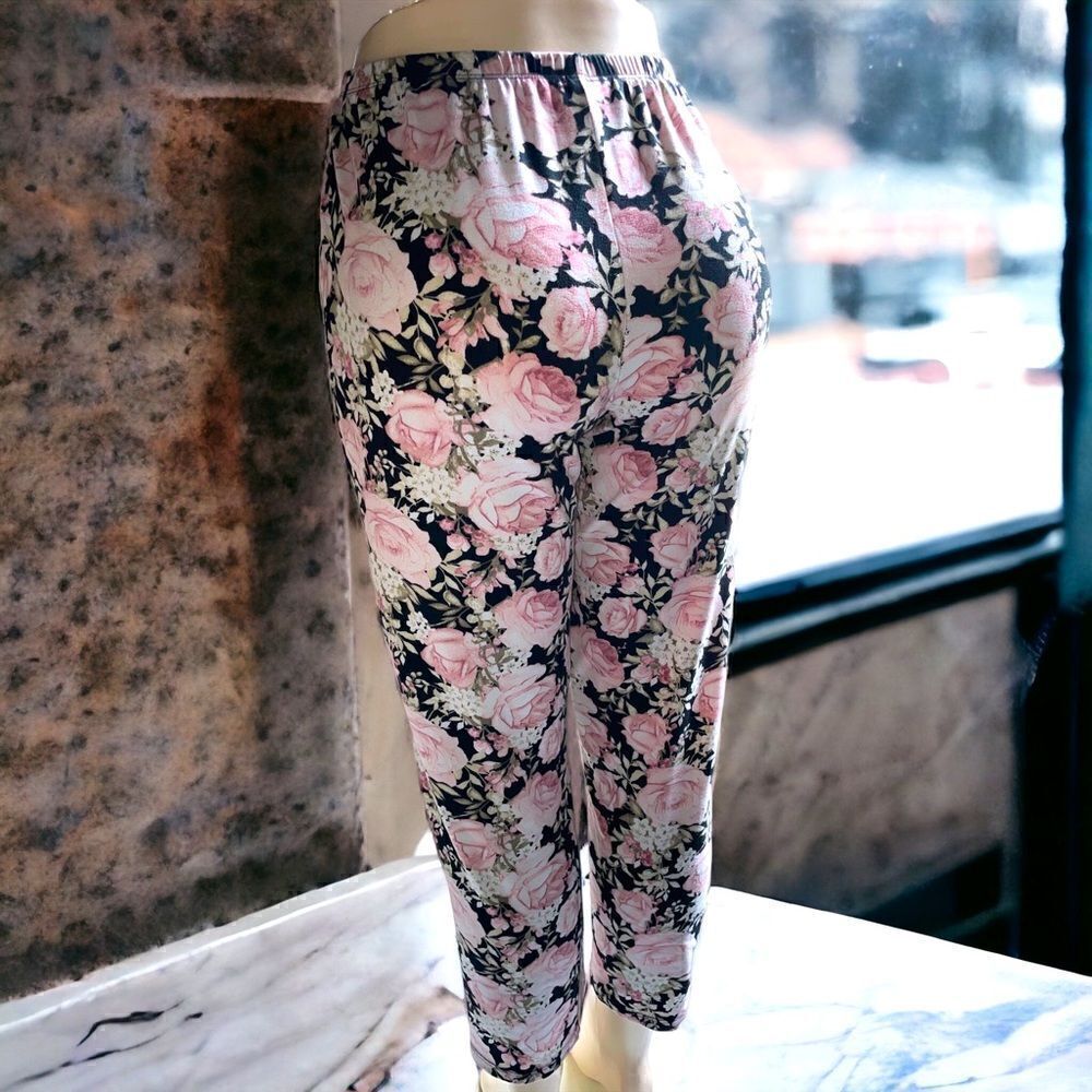 Super Soft Size M Pants, Leggings l Black with Gorgeous Pink Roses l VGUC